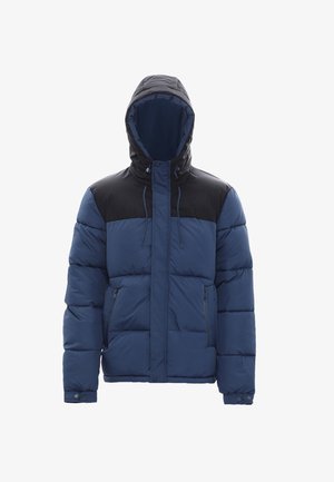 Pufferjack met een blauw en zwart kleurenschema, voorzien van een capuchon, ritszakken en een puffy ontwerp voor isolatie.