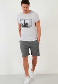 Buratti SLIM FIT  - Marškinėliai su spaudiniu - light grey