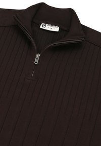 Donkerbruine zip-up trui met verticale ribbeltextuur, hoge kraag en een metalen rits; label zichtbaar bij de nek.