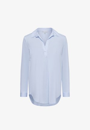 Lichtblauwe longsleeve shirt met een kraaghalslijn, gedeeltelijke knoopsluiting en een ronde zoom. De stof lijkt glad en lichtgewicht.
