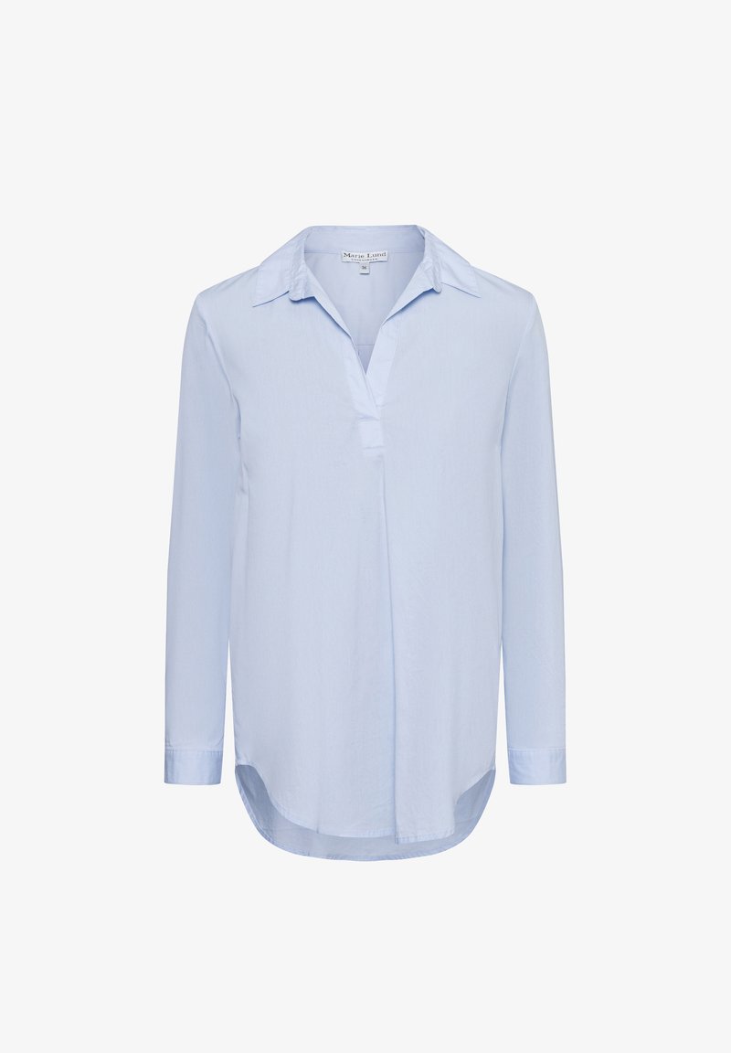Camicia azzurra a maniche lunghe con colletto, con allacciatura parziale e orlo arrotondato. Il tessuto sembra liscio e leggero.