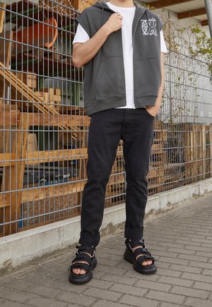 Sudadera con cremallera - black