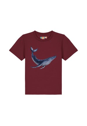 Burgunderfarbener Baumwoll-T-Shirt mit einem Druck eines Blauwals auf der Vorderseite, kurzer Ärmel und Rundhalsausschnitt.
