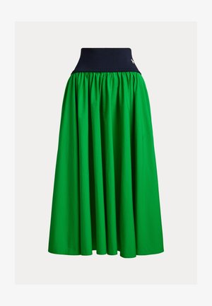 Πράσινη midi φούστα από ελαφρύ ύφασμα με σχεδιασμό ραμμένο, διαθέτει ναυτικό μπλε ζωνάρι στη μέση και διακριτική λεπτομέρεια λογότυπου κοντά στην κορυφή.