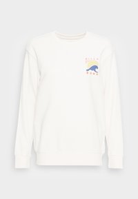 Sudadera blanca de manga larga, con un pequeño logo multicolor en el pecho izquierdo. Tela suave y cepillada, puños y dobladillo acanalados.