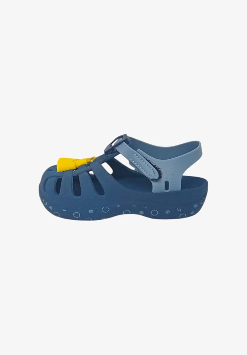 Sandalino sintetico blu per bambini con design a ritaglio, cinturino regolabile, dettaglio giallo e suola testurizzata con motivi circolari.