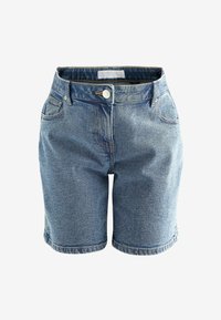 Short en denim bleu avec bouton à l'avant, fermeture éclair, passants de ceinture et poches latérales, présenté sur un fond blanc uni.
