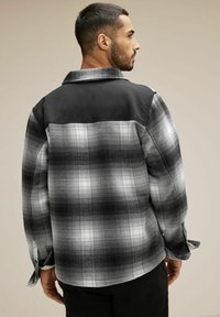 Street One MEN KARO OVER MIT TEDDY Leichte Jacke schwarz