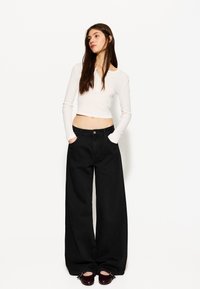 Bershka WIDE-LEG - Wide Leg - black