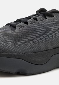 Under Armour INFINITE PRO STORM - Hardloopschoenen voor op de weg - black