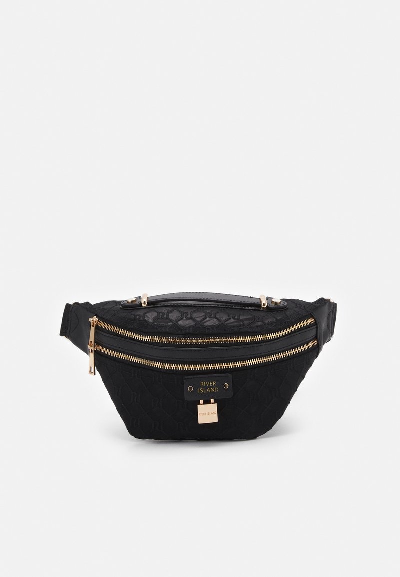 Sac banane noir texturé avec deux compartiments zippés dorés et une petite plaque logo River Island dorée à l'avant.