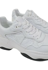 Baskets blanches en cuir, avec un dessus texturé et un logo en relief, un bout arrondi et une semelle en caoutchouc noir.