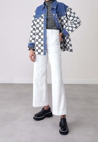sandro Vaqueros boyfriend - white