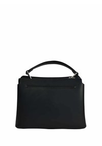 Sac à main en cuir noir avec un design structuré, forme rectangulaire plate, poignée courte et fermeture éclair. Présente un détail de couture subtil.