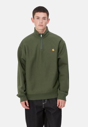 Olivgrüner Fleece-Pullover mit Reißverschluss und gerippten Bündchen und Saum. Verfügt über ein kleines gesticktes Logo auf der Brust. Lässige Passform.