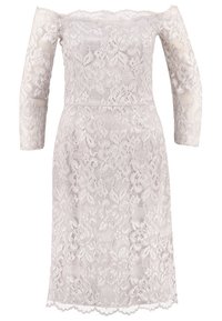 Robe en dentelle de couleur gris clair avec décolleté bardot et manches trois-quarts. Présente des motifs floraux et un détail de finition à bords festonnés.