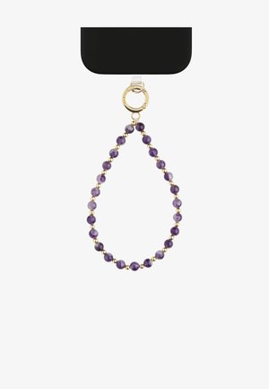 Ciondolo per telefono con perline dorate piccole alternate a perline viola più grandi, attaccato a una custodia nera tramite un moschettone ad anello dorato.
