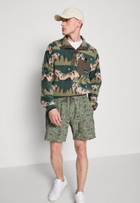 KAVU COSTA - Joggebukse - olive/multi colour