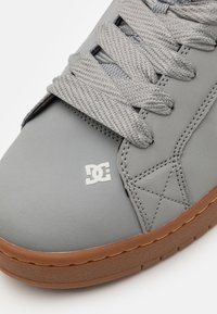 DC Shoes COURT GRAFFIK UNISEX - Sapatilhas - grey