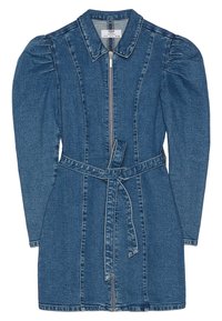 Vestido de mezclilla en azul oscuro con cuello de camisa, cremallera frontal, mangas abullonadas y un cinturón de tela a juego. Presenta sutiles detalles de costura.