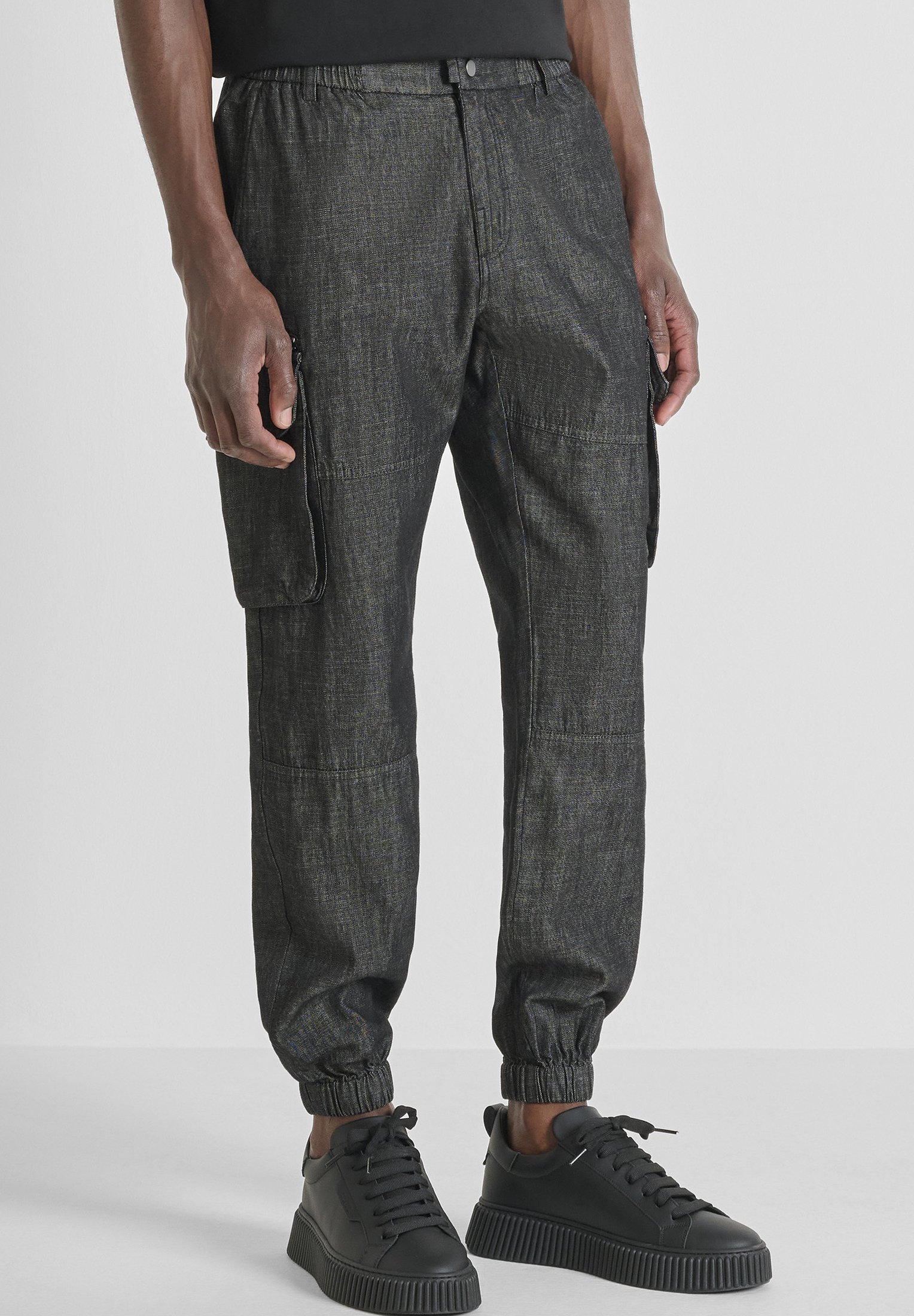 Antony Morato REGUAL JAGO WITH PLAQUETTE Pantalones cargo