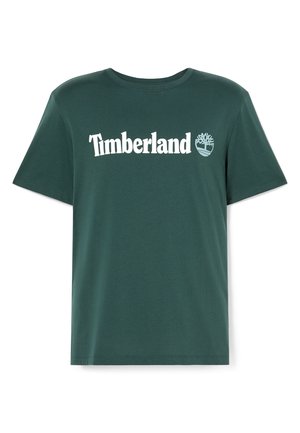 Ciemnozielona koszulka z okrągłym dekoltem i krótkim rękawem z białym napisem "Timberland" oraz logo drzewa na klatce piersiowej.