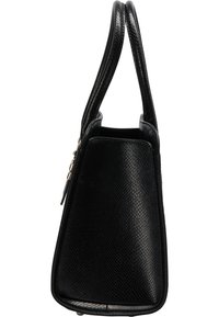 Sac à main noir de forme structurée, avec une texture en cuir lisse et deux anses courtes. Il présente une fermeture éclair et de subtils accents matériels.