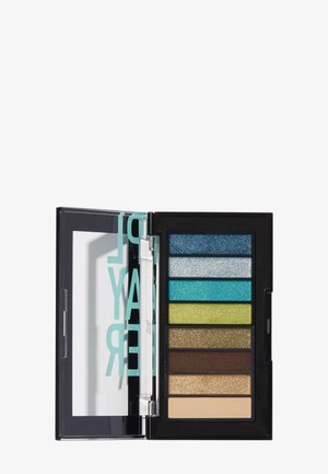 Paleta cieni do powiek z ośmioma odcieniami: błyszczące odcienie niebieskiego, zielonego i brązowego. Czarna obudowa z przezroczystą pokrywką, z przezroczystym wkładem i metalicznymi akcentami.