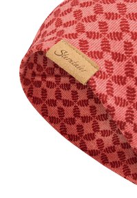 Red patterned hat with a soft texture featuring a leaf motif. Includes a brown leather tag with "Sterntaler" engraved.
