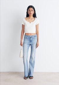 Tommy Jeans SYLVIA - Bootcut-farkut - denim light