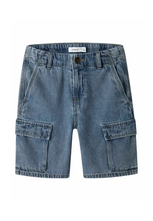 Barnas blå denim cargo-shorts med frontknapp, beltehemper, sidelommer og klafflommer på hvert ben.