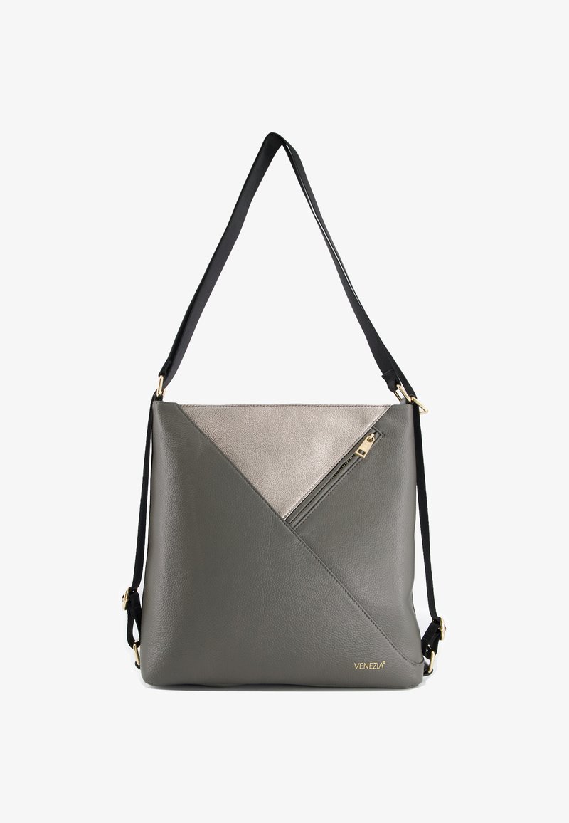 Graue Lederhandtasche mit einem diagonalen Design, ausgestattet mit einem metallisch goldenen Reißverschluss, schwarzem Träger und einem kontrastierenden hellgrauen Bereich.