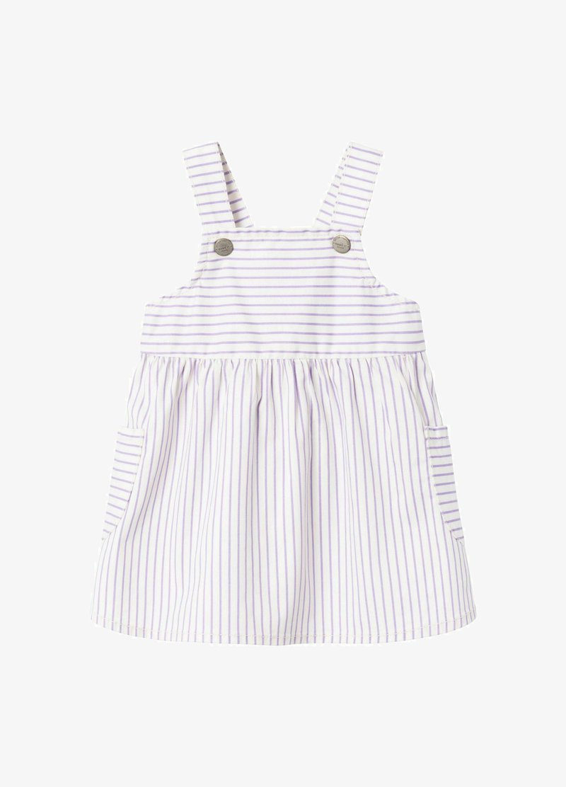 Abito a righe con colori lavanda e bianco, con spalline, bottoni a pressione e tasche laterali; materiale di cotone morbido.