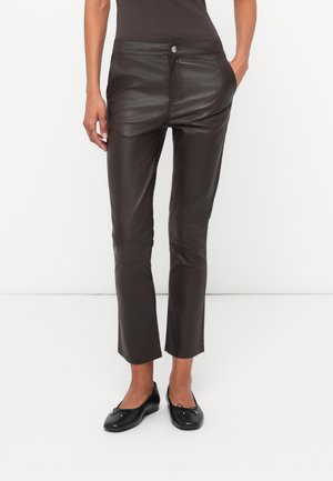 LEYA REFINED STRETCH - Leren broek - chocolate plum
