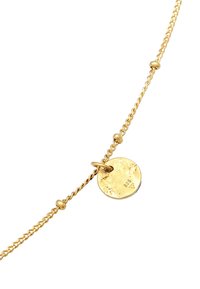Guldtonet armbånd med et snoet kædedesign, der har sfæriske detaljer og en cirkulær vedhæng mærket "925" for ægte sterling sølv.