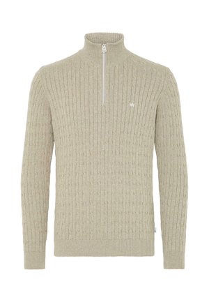 Beige strikket sweater med høj krave og kvart lynlås, med ribbet struktur og et lille broderet logo på brystet.