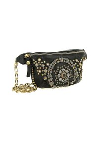 Zwarte leren tas met ronde rhinestone versieringen en een gouden schakeltje als schouderband. Heeft een ritsluiting en een gladde textuur.