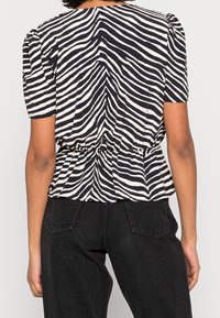 Morgan Camicetta - black