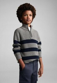 Mango Kids Hlačami s stranskimi žepi - royal blue