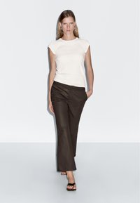 Massimo Dutti FLARE FIT CROPPED - Broek - mottled dark brown