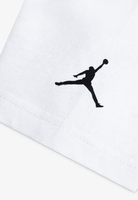 Jordan GHOST MAN TEE - Print T-shirt - white