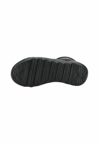 Suela de goma negra con un patrón texturizado y ondulado, que presenta líneas horizontales en relieve para mayor agarre, adecuada para diversas superficies.