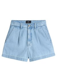 Shorts di jeans azzurri chiari con vita alta, caratterizzati da pieghe frontali, tasche laterali e un bottone argentato in vita.
