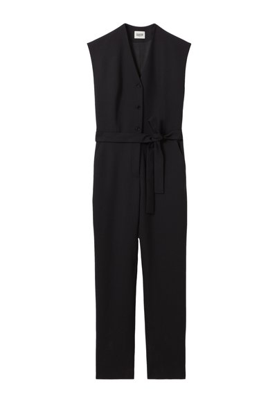 Jumpsuit nero senza maniche con scollo a V, bottoni frontali, cintura annodata in vita e gambe slim e dritte. Realizzato in un tessuto liscio e opaco.