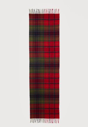Longue écharpe rectangulaire avec motif tartan rouge, vert et noir et extrémités à franges, posée à plat sur fond blanc.