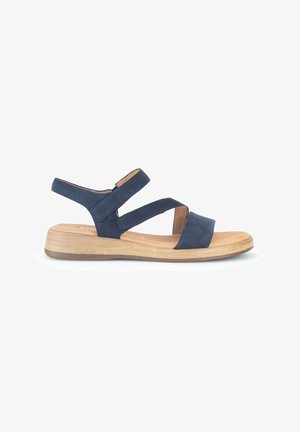 Sandale bleu marine à bout ouvert avec trois brides et une semelle intérieure rembourrée couleur beige sur une semelle à plateforme basse en bois.