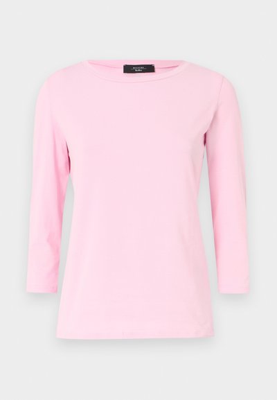 Helles rosa Langarm-T-Shirt aus weichem Baumwollmaterial, mit Rundhalsausschnitt und lockerer Passform ohne zusätzliche Akzente.