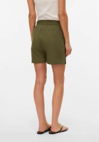 Vero Moda UMSTANDS - Shorts - khaki