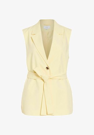 Blazer sin mangas de color amarillo pálido con solapas con muesca, cierre de un botón y cinturón de tela atado a la cintura.