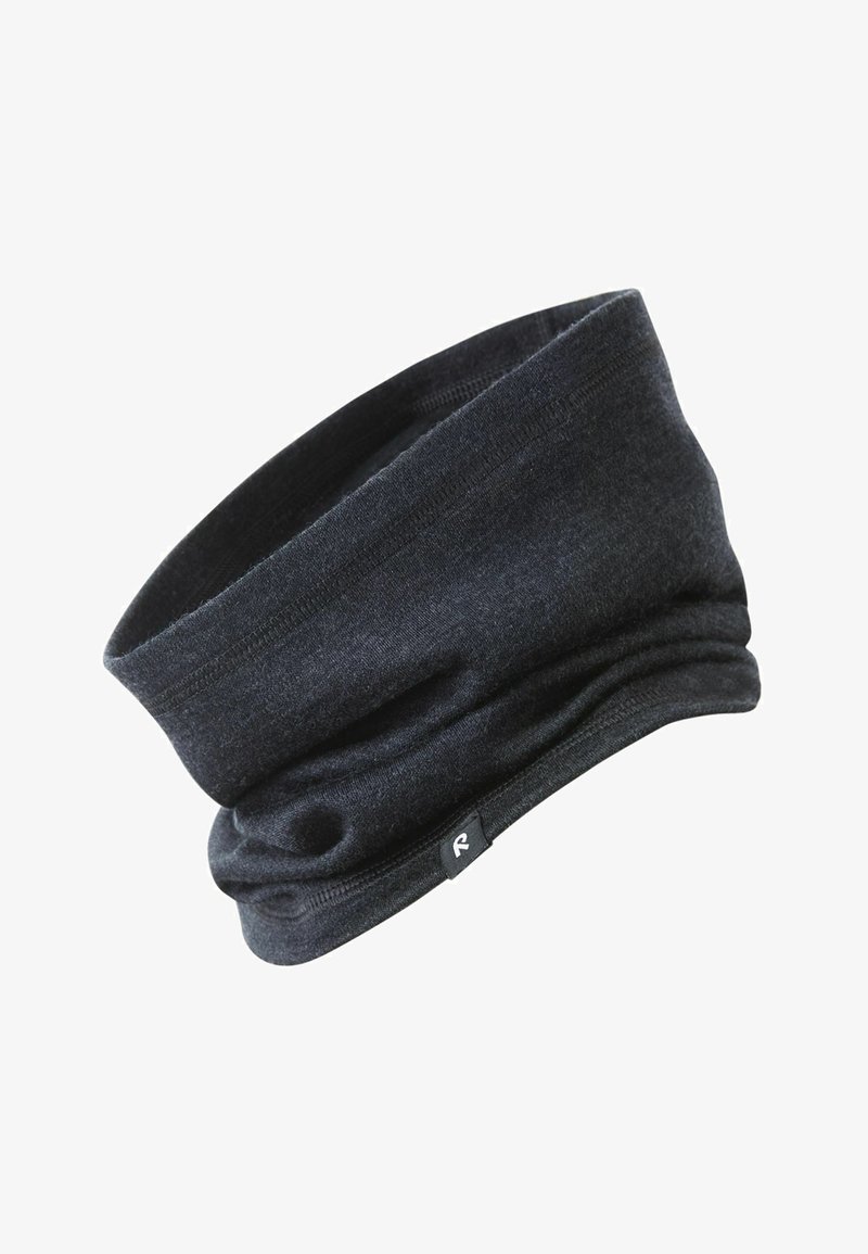 Czarny materiałowy kołnierz o bezszwowej konstrukcji, miękkiej teksturze i widocznym metce z logo. Elastyczny materiał zapewnia wygodne dopasowanie.